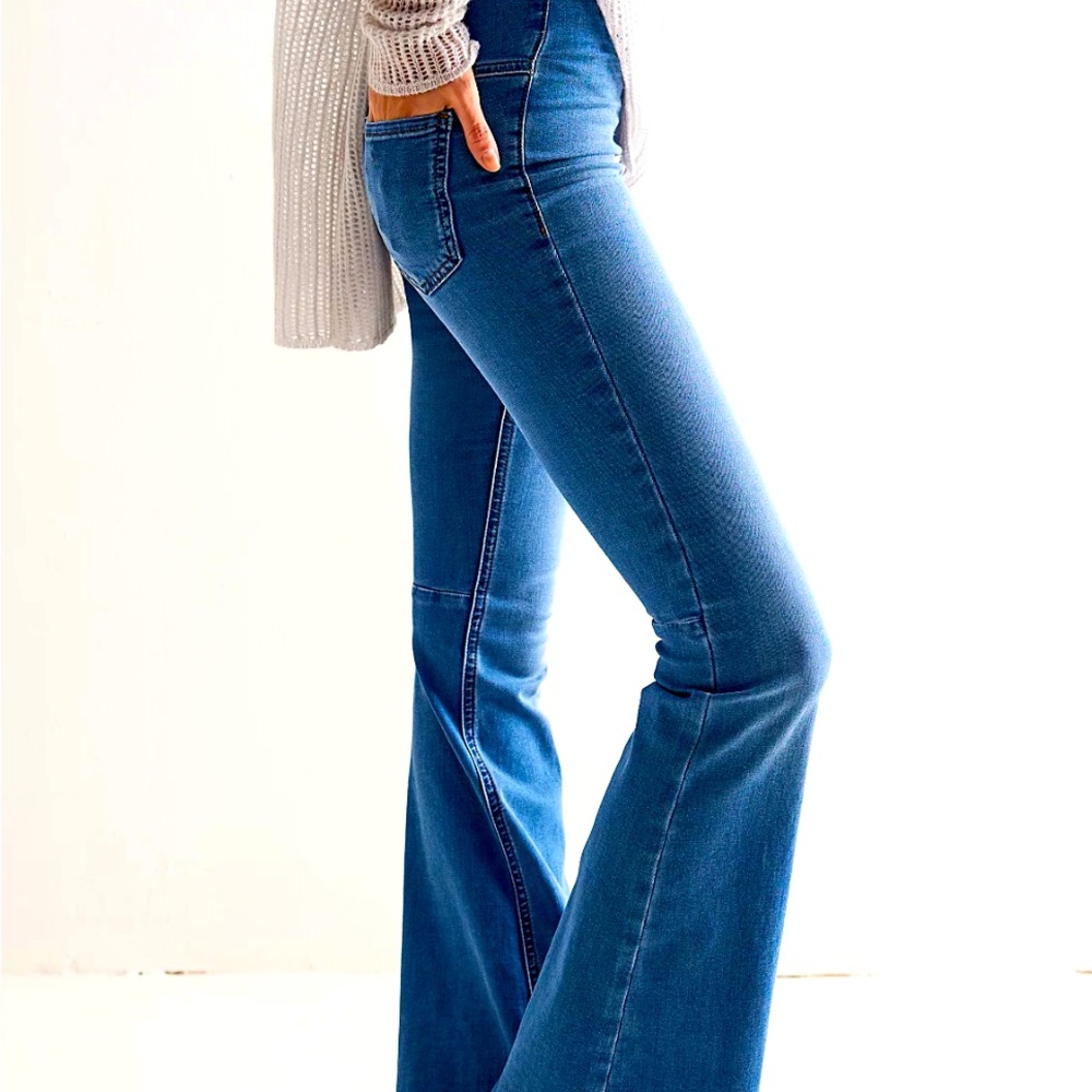 Low rise free people penny pull on flares 26 -in perfect shape